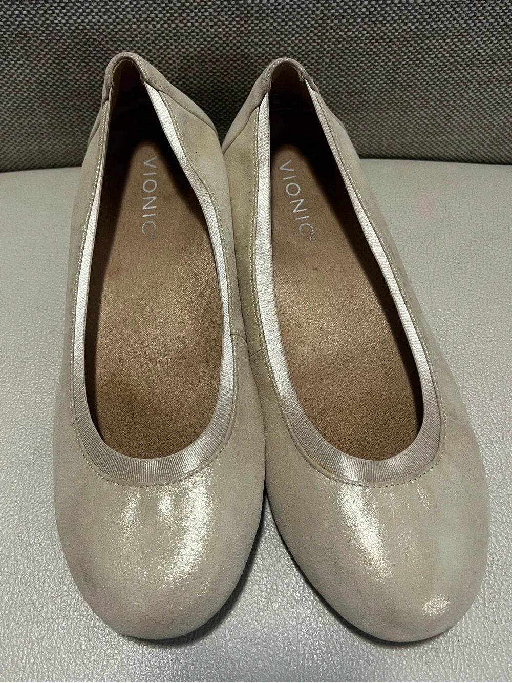 Vionic Anita Light Gold Suede Comfortable Flats Women’s Size 7